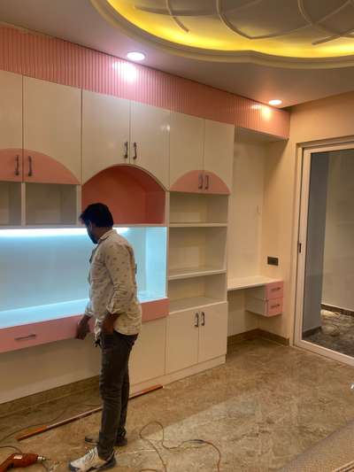 Wardrobe Finish by 
Saifi Interior Decorators
NRML finishing Rates ₹850
CMPNY finishing Rates ₹950 & ₹ 1350
 “HATHO K JADUGAR”

 #interiorDesigner  #kitchenIdeas  #wardrobeIdeas  #wardrobeDesign