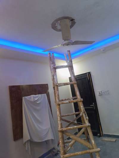 oyo Hotel Royal Paint room Karol Bagh New Delhi