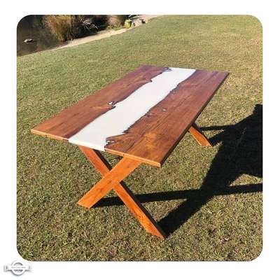 Snow wood
6 seater epoxy table
