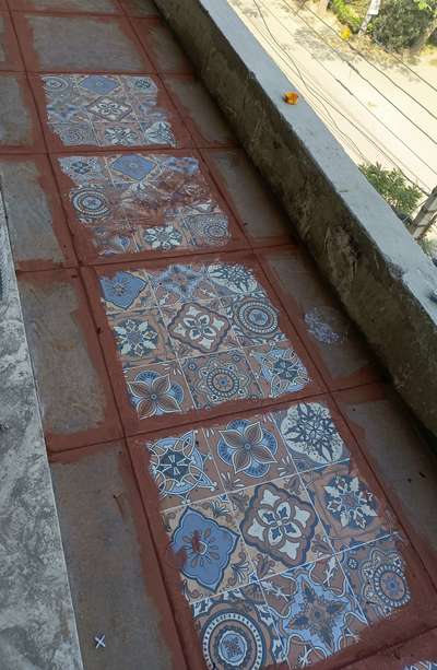 grout filling on tile mid space