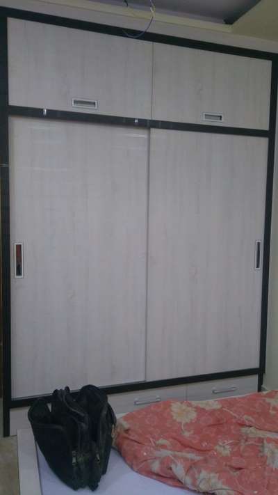 *wardrobe*
band door