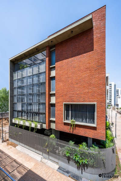 elevation par brick work Karna he kaam 1 lakh sq ft he NCR me koi kaam karna chahata he to 8882291670 apni kaam ki details is number par bhejo
