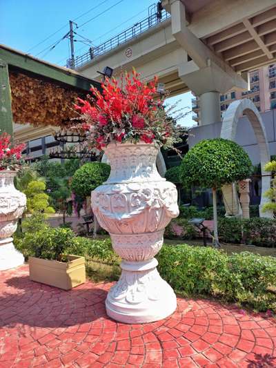flower pot height 6ft
 #Designs #artwork #Banquet  #farmhousedecor #weddingdecor #architecturedesigns