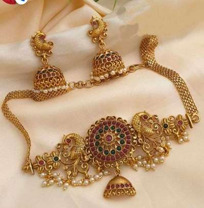 Matte Finish Choker Necklace/Jewellery Set
Name: Matte Finish Choker Necklace/Jewellery Set
Base Metal: Copper
Plating: Gold Plated
Stone Type: Artificial Stones & Beads
Sizing: Adjustable
Type: Choker and Earrings
Net Quantity (N): 1
Country of Origin: India