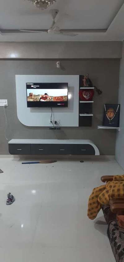 unic tv unit