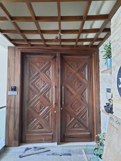 #Woodendoor #TeakWoodDoors #teakwood #pupolish #mattefinish #DoubleDoor #FrontDoor #DoorDesigns #DoorsIdeas #maingate #maingates #main_gate