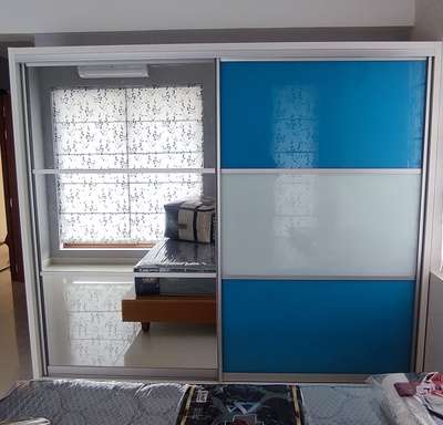 colour glass in  wardrobes