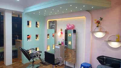 #InteriorDesigner  #beautyparlour  #beautysalon  #bridalstudio  #makeupstudio  #makeupmirror  #bridalroomdecor