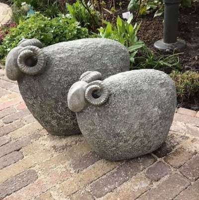 garden sculpture 
ram head curved horn
2 feet height
#sculpture #gardensculpture #gardendecor