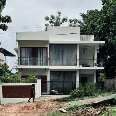A refined contemporary residence defined by clean white volumes, full-height glazing, and warm wooden accents. The design emphasises openness and light, creating a calm architectural presence within the neighbourhood. Subtle material contrasts and linear forms come together to shape a modern home that feels both elegant and grounded.
Client: Arjun | 1750 sqft | Location: Trivandrum
#Architecture #ContemporaryResidence #ModernDesign #GlassFacade #UrbanHome #TrivandrumArchitecture #MinimalDesign #ArchitecturalDetails #koloproject