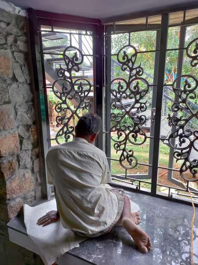 cast iron windows..
bolder wall..
farm house.
.
.#aj