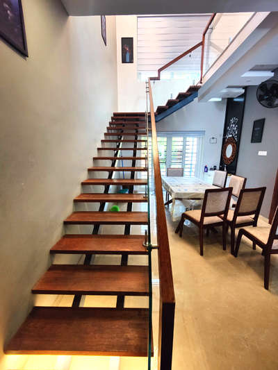 #InteriorDesigne #WoodenStaircase #moderndesign #saintgobainglass #Weldingwork