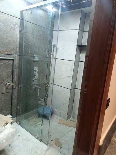 bathroom glass partition