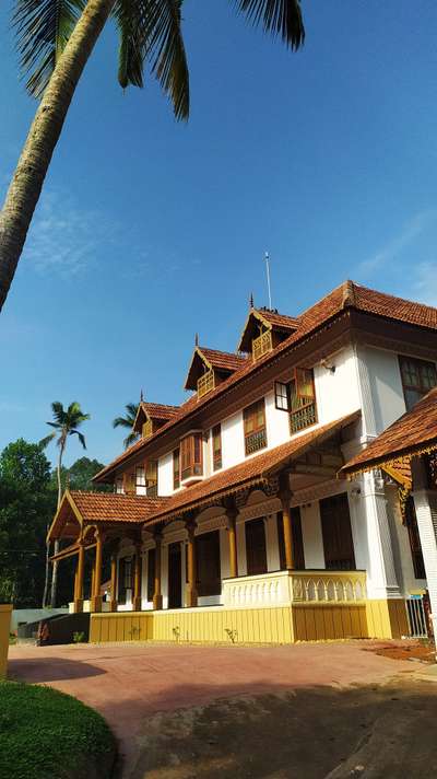 An Architecture derived from the Amalgamation of Kerala tradition and Dutch Colonialism 
an initiative to create pampering living experience with all legacy  #TraditionalHouse #traditionalhomedecor #tharavadu #contractor #BestBuildersInKerala #construction #veed #vanithaveeduofficial