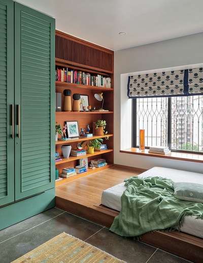 minimalist lower bedroom 
.
.
.
.
.
.
 #BedroomDecor  #MasterBedroom #KingsizeBedroom #BedroomDesigns #MasterBedroom #BedroomDesigns  #BedroomIdeas #WoodenBeds #BedroomCeilingDesign #LUXURY_BED #bedsidetable