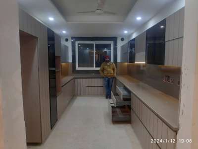 U shape kitchen 17×12feet area