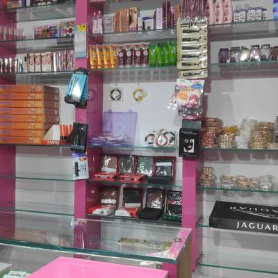 cosmetic shop maker