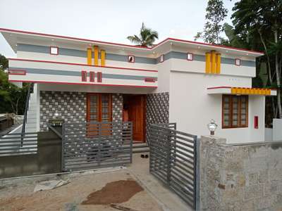 4 cent 3 bedroom attached 1000 sqft vattiyoorkavu puliyarakonam 37 laksham. 7025569233.