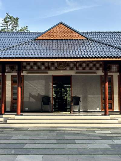 A contemporary take on traditional Kerala architecture, this residence brings together timeless proportions, pitched roofing, and warm wooden detailing with a refined modern sensibility. The long, symmetrical frontage opens into a calm and inviting central axis, creating a strong architectural presence rooted in regional context. Subtle material tones, deep verandah edges, and crafted lattice elements enhance both aesthetics and climate responsiveness.
Developed in collaboration with PCA, the design blends tradition and modern comfort, creating a home that feels grounded, serene, and contextually connected.
2800 sqft | Client: Sibi | Location: Amboori, Trivandrum
#Architecture #KeralaArchitecture #ContemporaryTradition #ModernResidence #RegionalDesign #ArchitecturalDetails #CourtyardHome #TrivandrumHomes #koloprojects