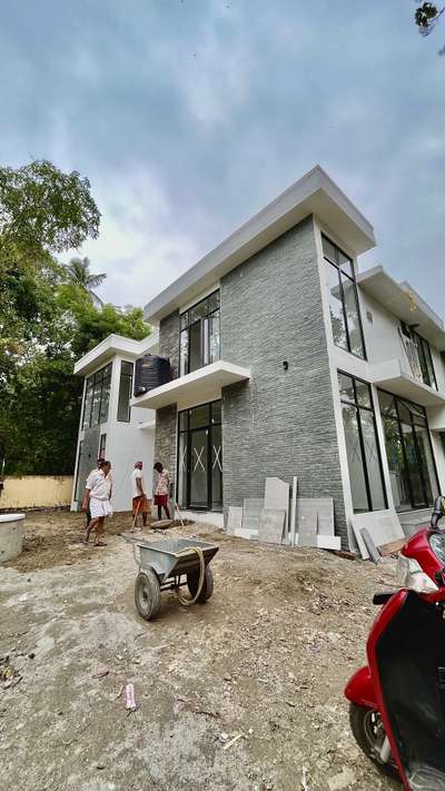 2900/4 bhk/Modern style
/double storey/Ernakulam

Project Name: 4 bhk,Modern style house 
Storey: double
Total Area: 2900
Bed Room: 4 bhk
Elevation Style: Modern
Location: Ernakulam
Completed Year: 

Cost: 63 lakh
Plot Size: