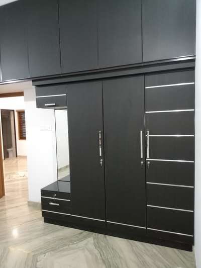 Aluminium wardrobe