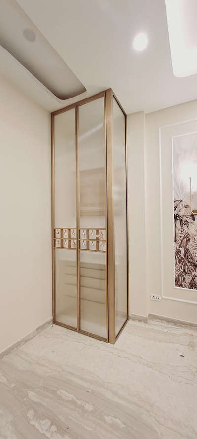 imported slim profile opening door for mandir
 #AluminiumWindows  #slimprofilework  #slimdoor  #slimprofilesliding  #aluminiumprofilegates  #aluminumworks