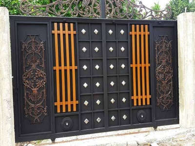 Nextin Fabrication gates & doors
bahtreen finish ke sath lohe ka gate
jisme classic imperial design diya gaya hai jisse ye kuch defferent feel deta