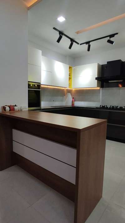 #ModularKitchen #breakfastcounter #OpenKitchnen #KitchenIdeas #KitchenInterior