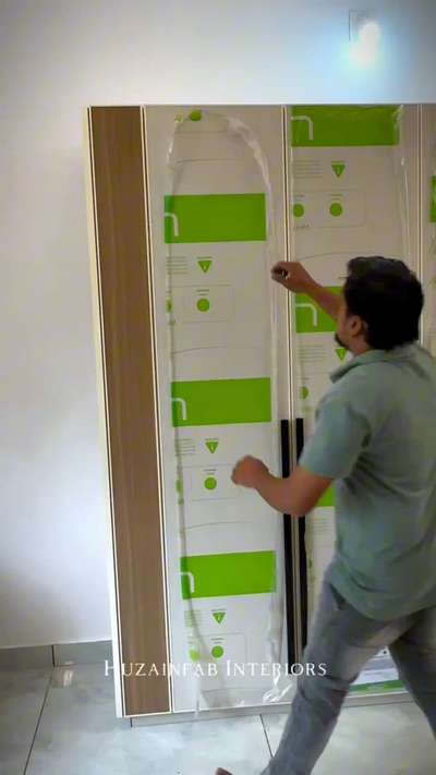 Aluminum wardrobe