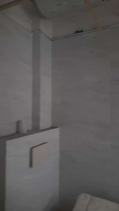 टायल लगा रहे है