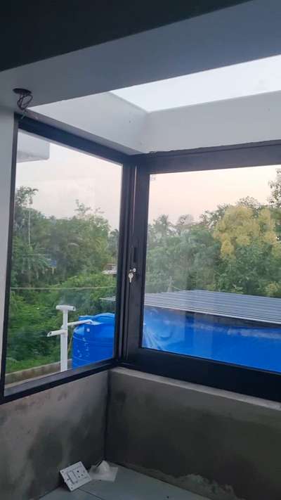Aluminium system window
Soundproof
 Elegant Finish
Maintenance-free

 #AluminiumWindows #KeralaStyleHouse #HomeDecor #SlidingWindows #new_home #baywindow #InteriorDesigner #keralagram #BedroomDecor #aluminum #SlidingDoors