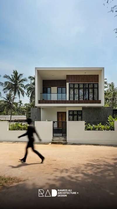 Smart design for a 7 cent plot. Nandu House shows how compact land can still create a spacious, modern home with clean form and practical planning.

#7centhouse #smallplotdesign #modernhome #keralahouse #rameesali