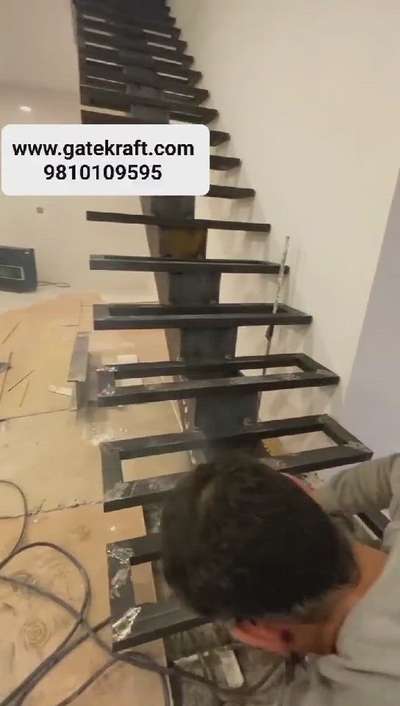 iron Floting staircase make by Gate kraft services in delhi gurgaon #ironstairs #ironstaircase #floatingstaircase #floatingstaircasedesign #duplexstaircase #gatekraft