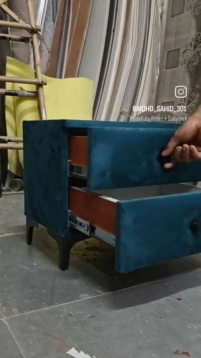 side table 
#sidetable #LivingRoomTable #DressingTable #CoffeeTable #KitchenTable #RectangularDiningTable #RoundDiningTable #DINING_TABLE