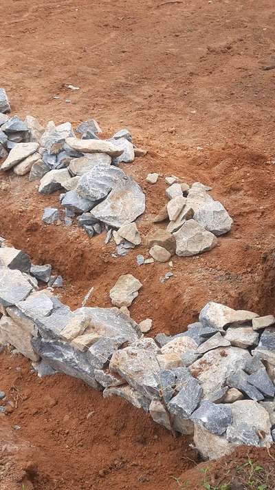 Siteclearing ,levelling etc..