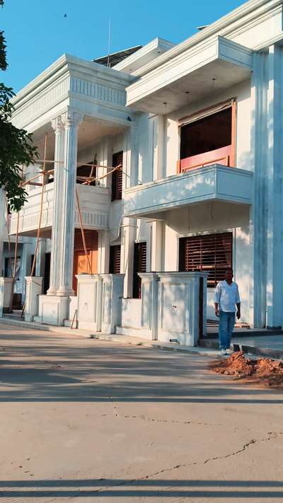 Take a look at this beautiful floral relief design blooming on the wall.
“Looking for something unique? We create custom-made designs tailored exactly to your vision and space.”