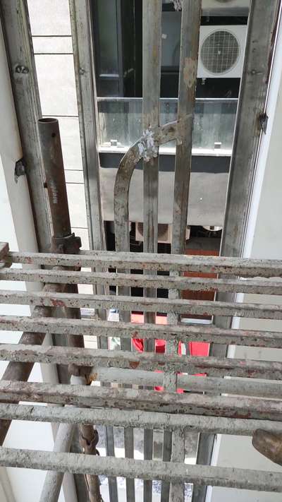 Apollo pipe site railing
location Indira chowk Delhi 721720 4883