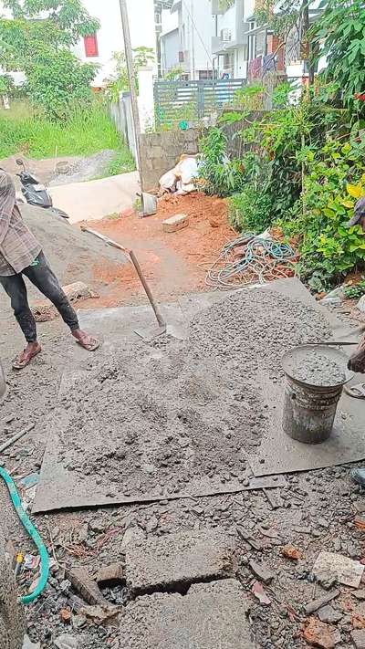 Site at Ulloor PCC work Progressing 
1058 SQFT HOUSE
3BHK
CONTEMPORARY HOUSE
CEMENT BLOCKS WORK
 #HouseConstruction  #ulloor  #Thiruvananthapuram  #BestBuildersInKerala  #HouseDesigns  #houseowners  #Buildingconstruction  #permitdrawings #estimate #bankestimate  #constructioncompany #constructionwork