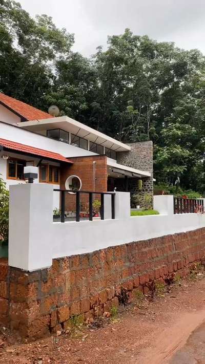 Split Level House.  Home tour..🏡
.
.
Location : Sreekandapuram , Kannur 
Area : 1800 sqft
Interior Spaces : Living
                            : 3 Bedrooms
                            : Kitchen, work area
.
.
.
.
#keralahomes #trending #keralaarchitecture #traditional #instagood #reels #KeralaStyleHouse