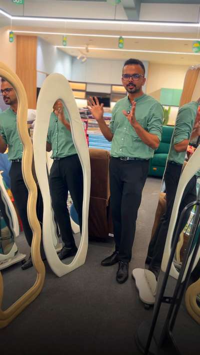 ട്രെൻഡിങ് സ്റ്റാൻഡിങ് മിററുകൾ😍😍👌👌

 #fayizroomy  #roomyfurniture  #bestfurniture  #standingmirror  #HomeDecor  #homemakeover  #creatorsofkolo