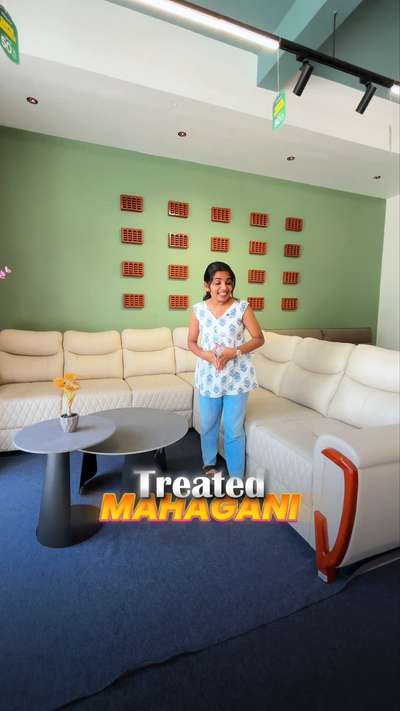 ട്രീറ്റഡ് മഹാഗണിയിൽ നിർമ്മിച്ച ഒരു കിടിലൻ സോഫ😍💫


 #roomyfurniture  #sofaset  #LivingRoomSofa  #NEW_SOFA   #bestfurniture  #koloviral