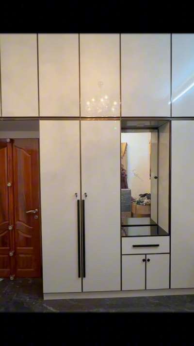 Aluminum wardrobe design