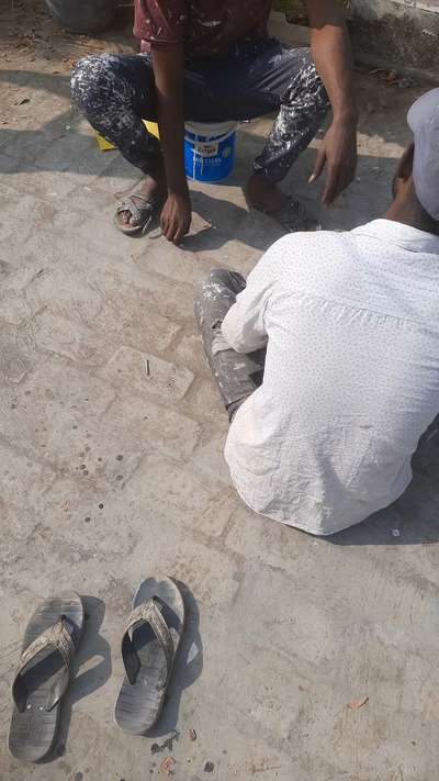 झूला का पूजा कर रहे है