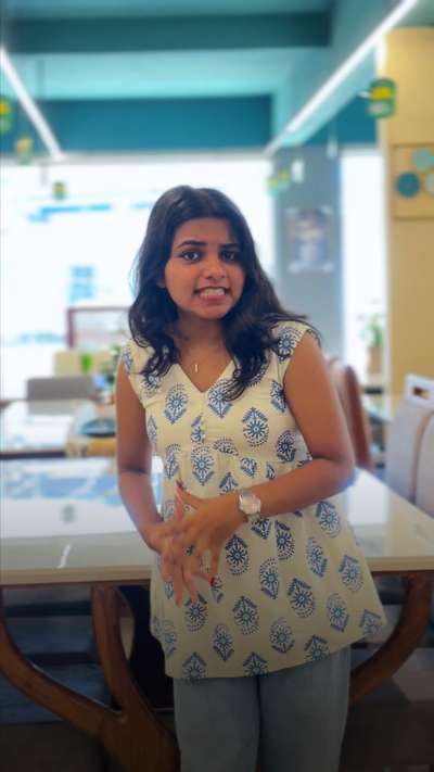 Wooden Dining Table💫
 #DiningTable  #trendingdesign  #furnituredesign  #bestfurniture  #roomyfurniture