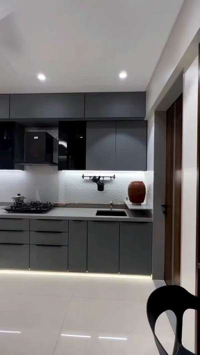 Modular Kitchen design ❣️
Contact on Insta @@slee_kinteriors for development.

#interiors #interiordesign #interiorstyling #interiordecor #interiordesigner #modularhome #moderndesign #modularkitchen #minibar #kitchendesign #kitchendecor #kitchenfurniture #kitchenlighting #kitchenrenovation #furniture #furnituredesign