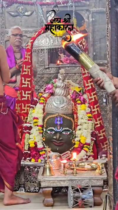 य श्री महाकालेश्वर ! दिनांक 18 नवंबर २०२५ (मंगलवार) को संध्या आरती शृंगार दर्शन श्री महाकालेश्वर ज्योति्लिंग उज्जैन । ४
#mahakaleshwar #shivji tujain #like #reels 10 hours ago