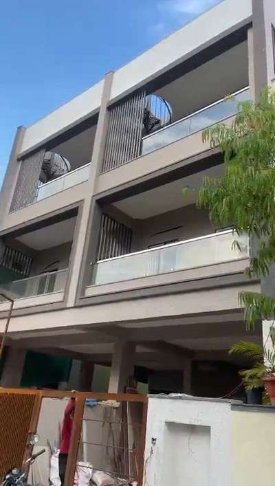 5bhk duplex with lift and 4car parking space| #5BHKHouse  #Lift  #outside  #qualityconstruction