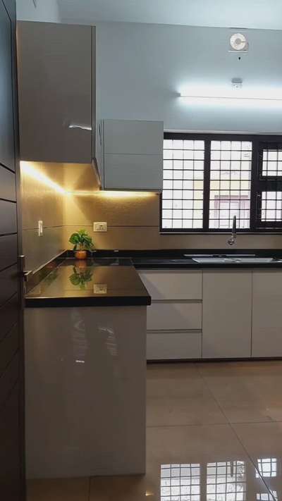 #ModularKitchen  #KitchenIdeas  #ClosedKitchen  #LargeKitchen  #KitchenCabinet  #KitchenTiles  #KitchenInterior  #KitchenLighting