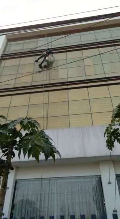 glass cleaning mo.7490955467 
#glasscleaning #facadecleaning #CleanIndia