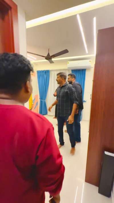 ഞങ്ങളുടെ വീട്ടിൽ കട്ടിലും ഇല്ല മേശയും ഇല്ല.